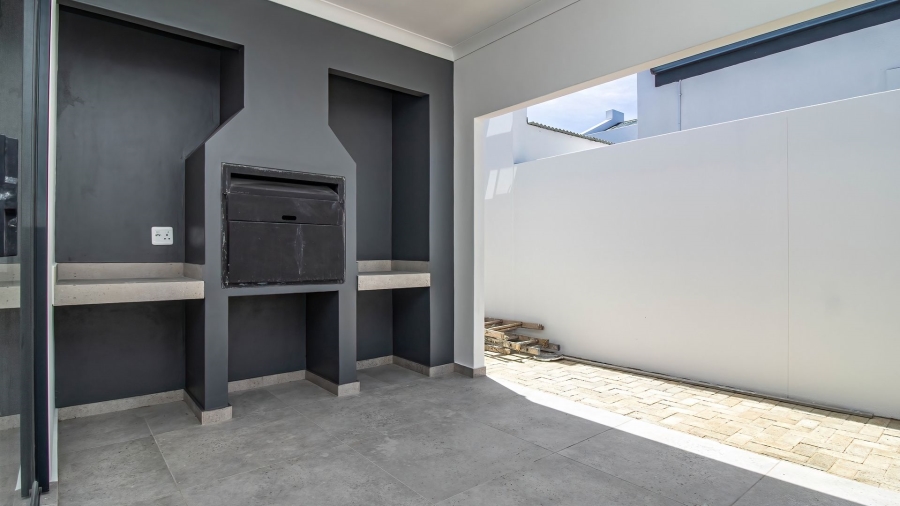 3 Bedroom Property for Sale in Sandbaai Western Cape